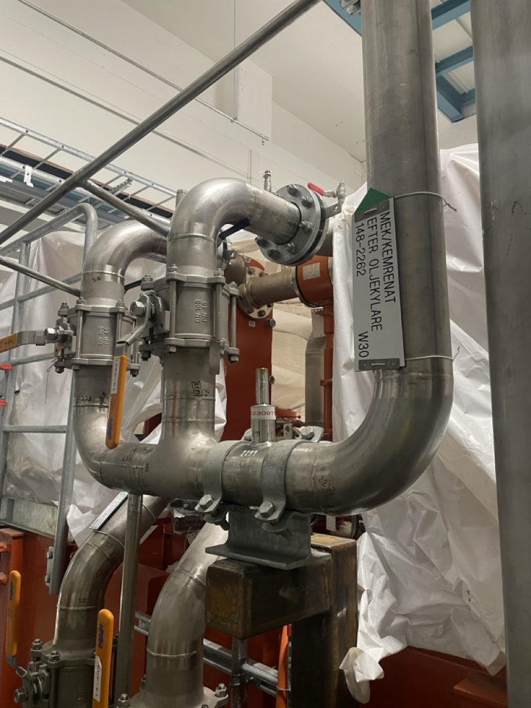 Kjølekollektor for 300 MW turbin, sikrer optimal varmeutveksling og stabil drift i kraftanlegget.